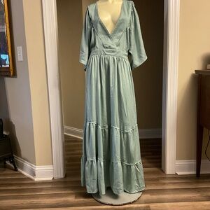 Elegant Maxi Dress in Light Green
